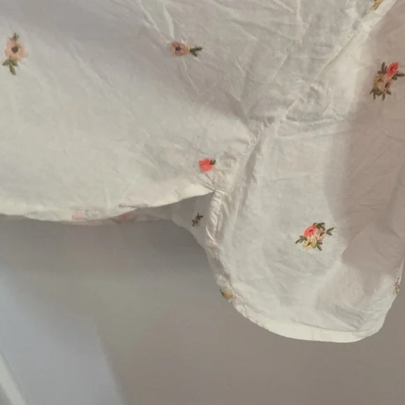 Old Navy White Blouse with EMBROIDERED Floral Accents - Picture 7 of 8